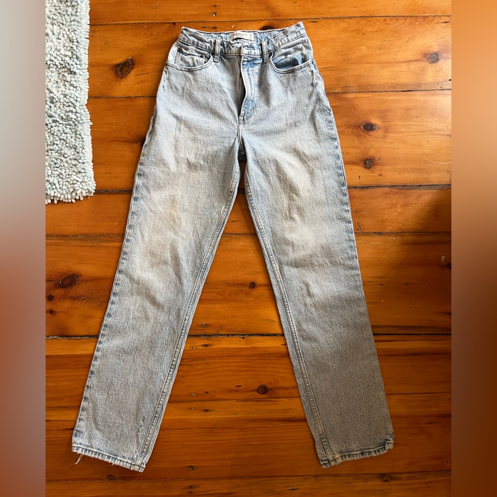 Abercrombie and Fitch The 90’s Straight Ultra High Rise Jeans